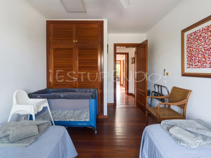 5 bedroom Villa for sale in Arrecife with garage - € 1,045,000 (Ref: 9888735)