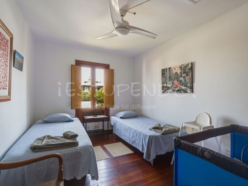 5 bedroom Villa for sale in Arrecife with garage - € 1,045,000 (Ref: 9888735)