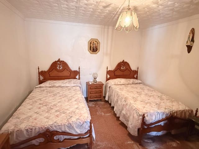 Casa de 6 habitaciones en Oria en venta con garaje - 143.000 € (Ref: 10133131)