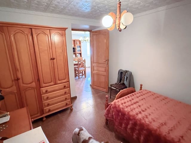 Casa de 6 habitaciones en Oria en venta con garaje - 143.000 € (Ref: 10133131)