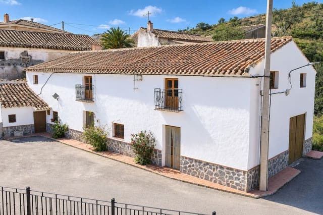 4 slaapkamer Huis te koop in Oria met garage - € 75.000 (Ref: 10133138)