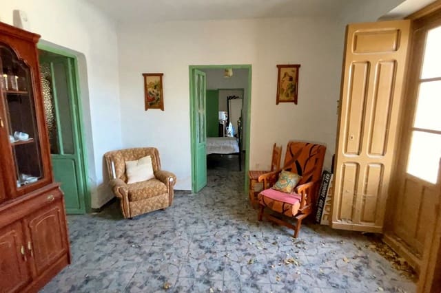 4 slaapkamer Huis te koop in Oria met garage - € 75.000 (Ref: 10133138)