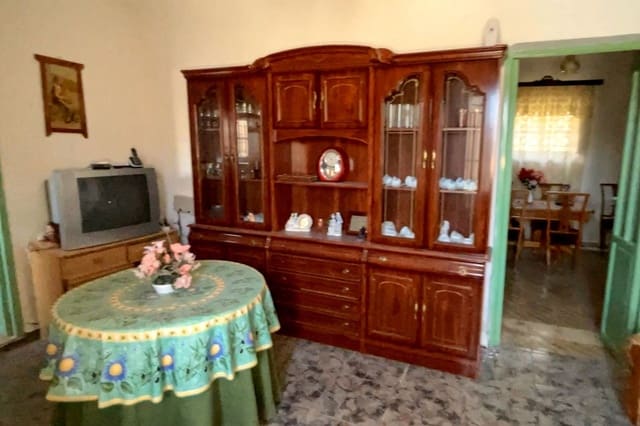 4 slaapkamer Huis te koop in Oria met garage - € 75.000 (Ref: 10133138)