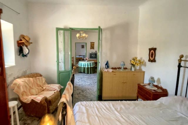 4 slaapkamer Huis te koop in Oria met garage - € 75.000 (Ref: 10133138)