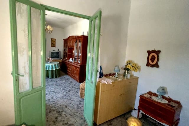 4 slaapkamer Huis te koop in Oria met garage - € 75.000 (Ref: 10133138)