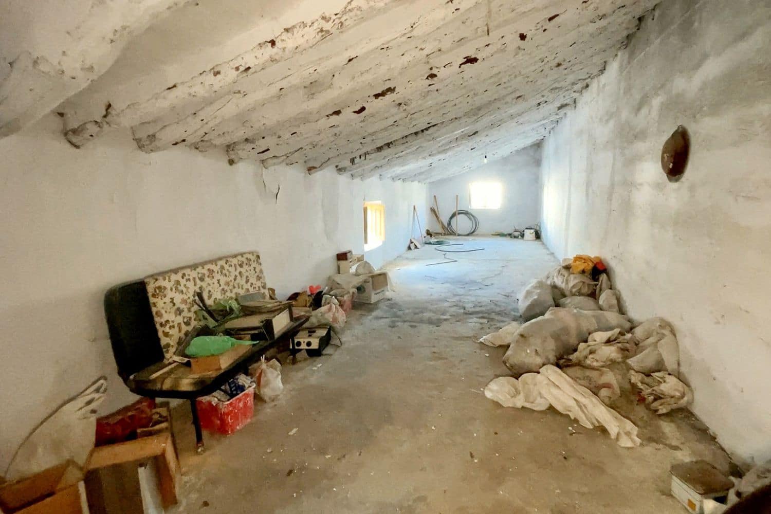 4 slaapkamer Huis te koop in Oria met garage - € 75.000 (Ref: 10133138)