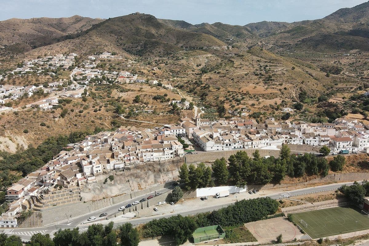 8 soveværelse Byhus til salg i Albanchez - € 149.000 (Ref: 8717018)