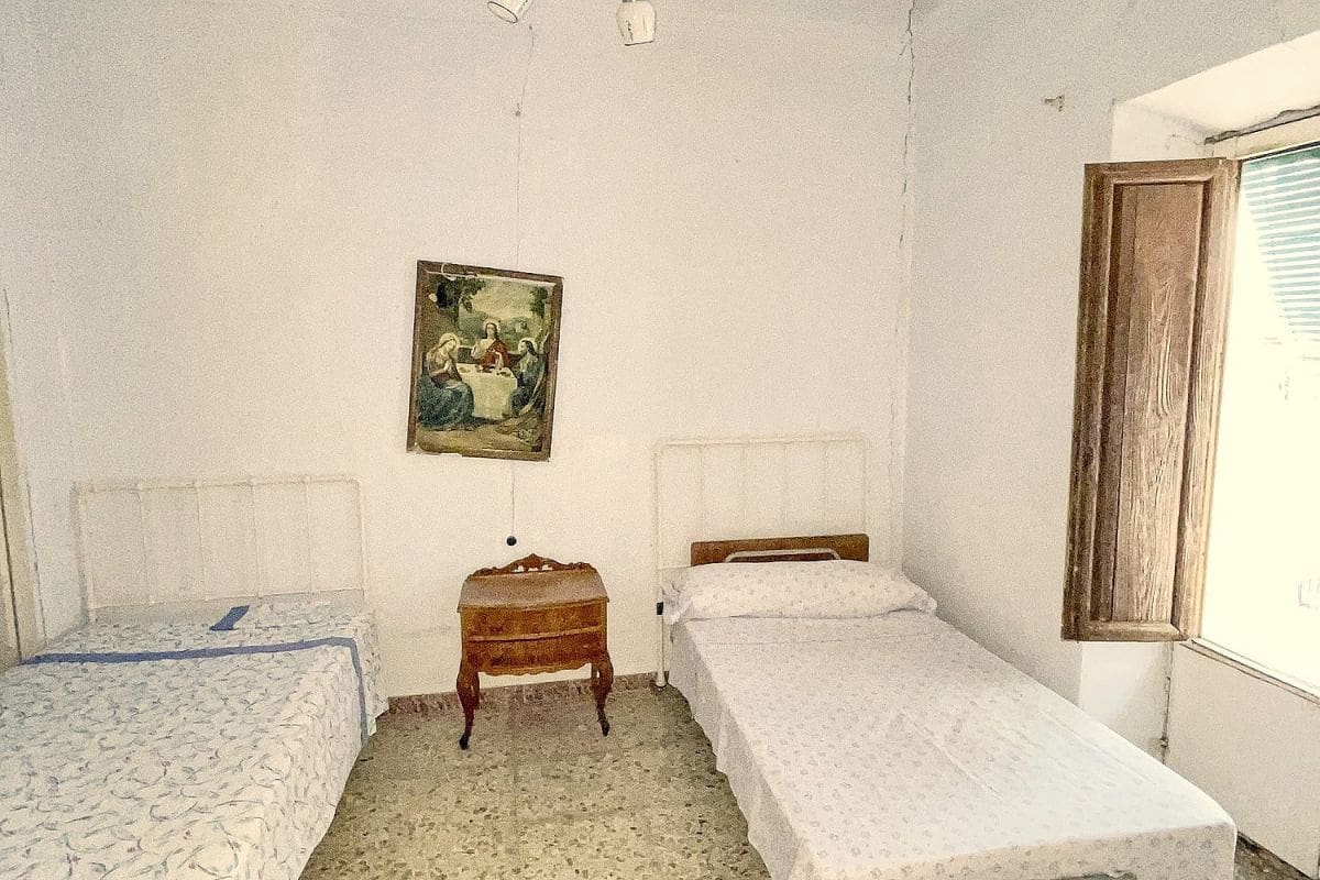 8 soveværelse Byhus til salg i Albanchez - € 149.000 (Ref: 8717018)