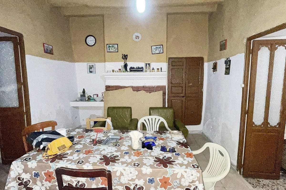 8 soveværelse Byhus til salg i Albanchez - € 149.000 (Ref: 8717018)