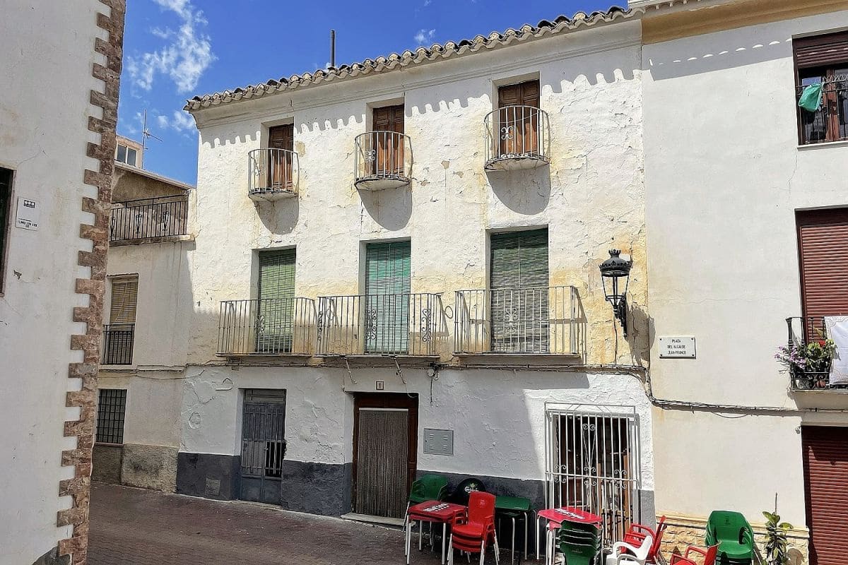 8 soveværelse Byhus til salg i Albanchez - € 149.000 (Ref: 8717018)