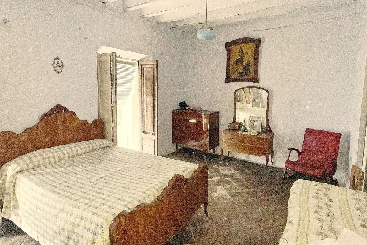 8 soveværelse Byhus til salg i Albanchez - € 149.000 (Ref: 8717018)