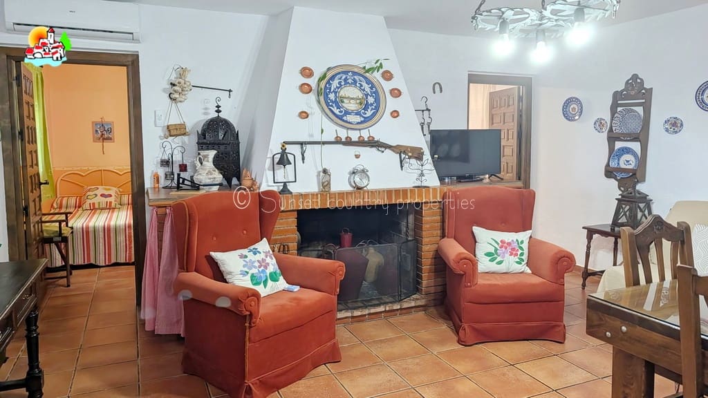 3 sypialnia Bungalow na sprzedaż w Loja z basenem garażem - 295 000 € (Ref: 10033299)