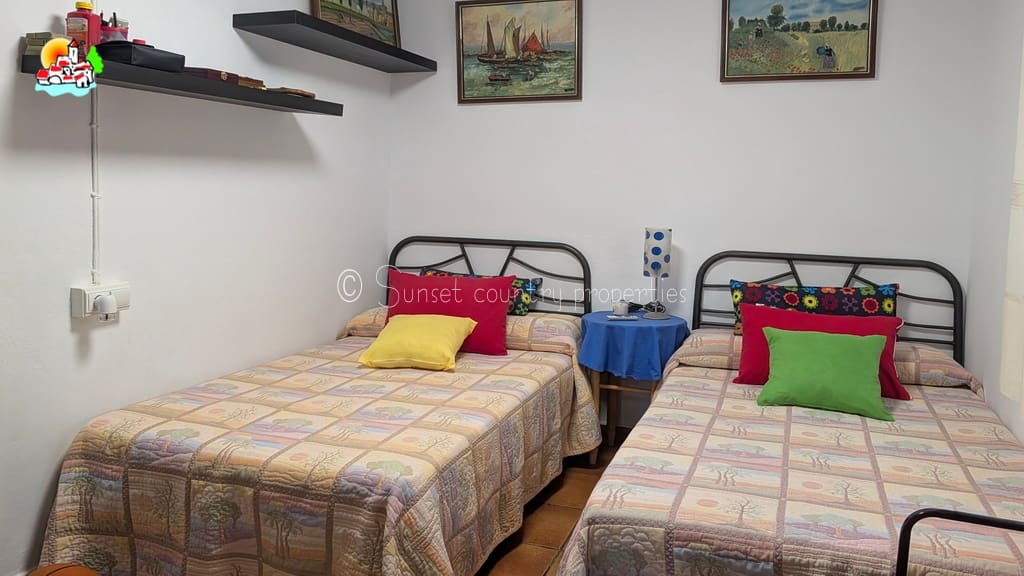 3 sypialnia Bungalow na sprzedaż w Loja z basenem garażem - 295 000 € (Ref: 10033299)