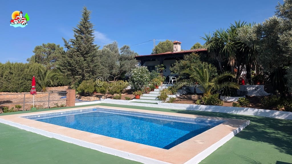 3 sypialnia Bungalow na sprzedaż w Loja z basenem garażem - 295 000 € (Ref: 10033299)