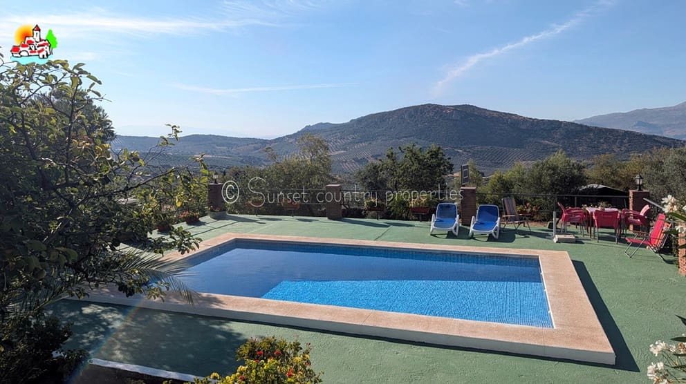 3 sypialnia Bungalow na sprzedaż w Loja z basenem garażem - 295 000 € (Ref: 10033299)