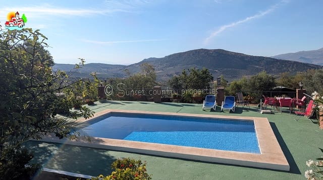 3 sypialnia Bungalow na sprzedaż w Loja z basenem garażem - 295 000 € (Ref: 10033299)