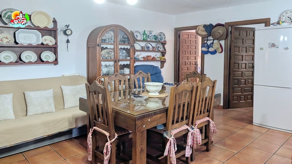3 sypialnia Bungalow na sprzedaż w Loja z basenem garażem - 295 000 € (Ref: 10033299)