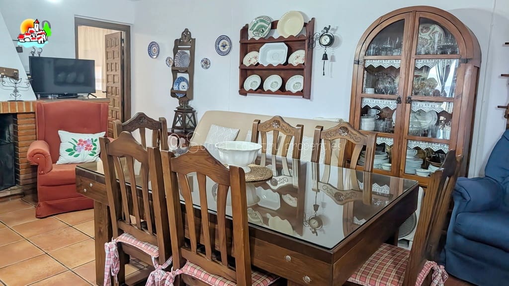 3 sypialnia Bungalow na sprzedaż w Loja z basenem garażem - 295 000 € (Ref: 10033299)