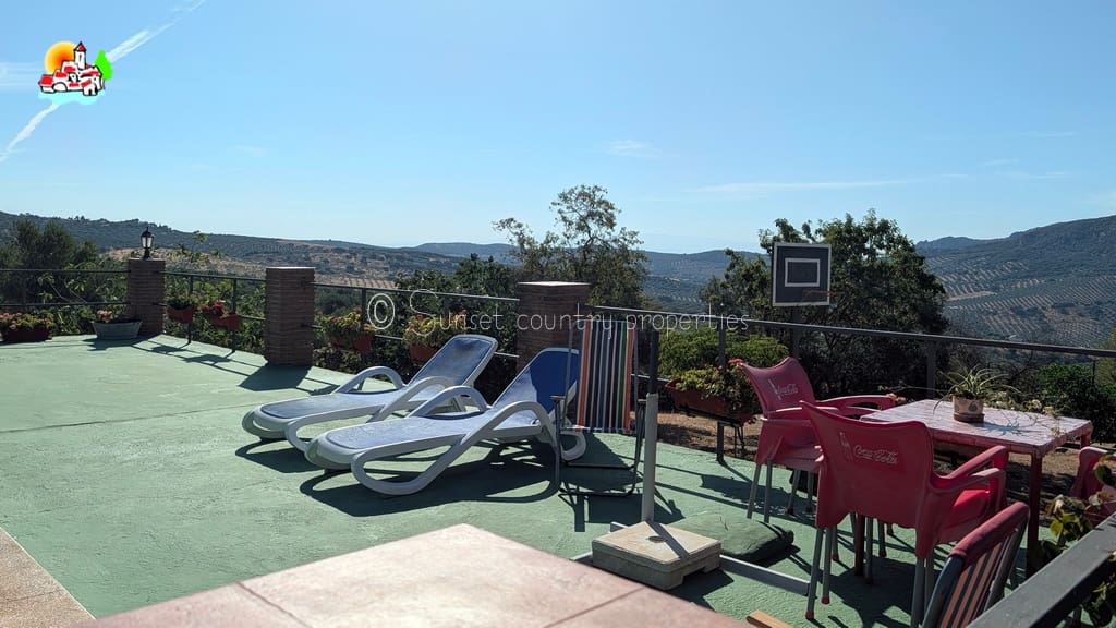 3 sypialnia Bungalow na sprzedaż w Loja z basenem garażem - 295 000 € (Ref: 10033299)