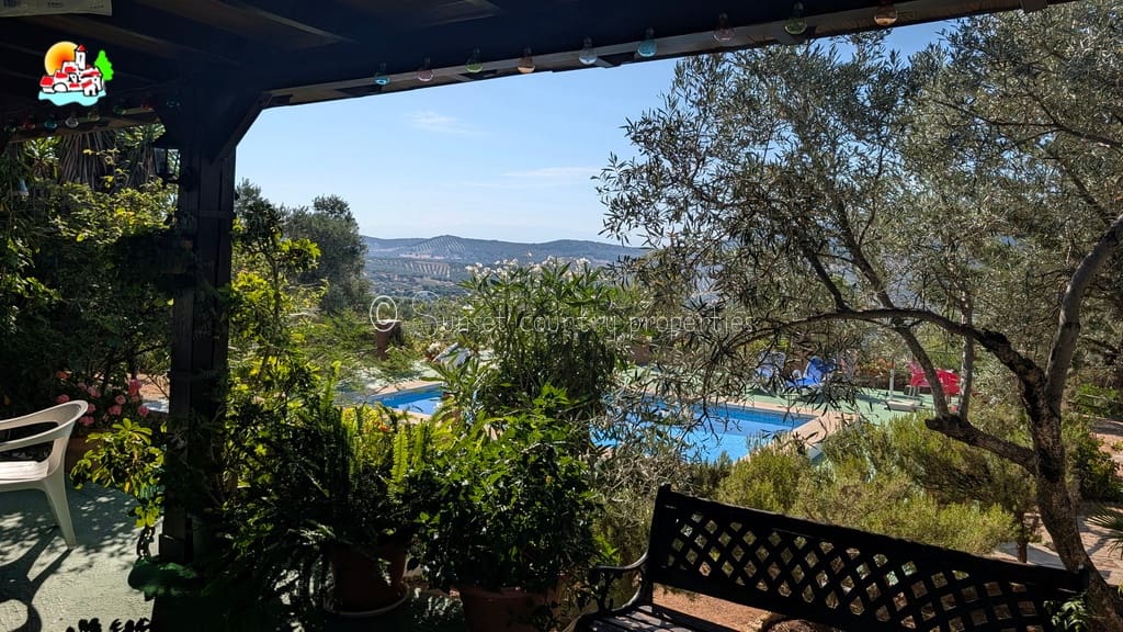 3 sypialnia Bungalow na sprzedaż w Loja z basenem garażem - 295 000 € (Ref: 10033299)