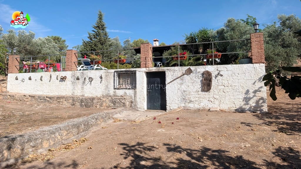 3 sypialnia Bungalow na sprzedaż w Loja z basenem garażem - 295 000 € (Ref: 10033299)