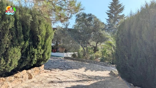 3 sypialnia Bungalow na sprzedaż w Loja z basenem garażem - 295 000 € (Ref: 10033299)