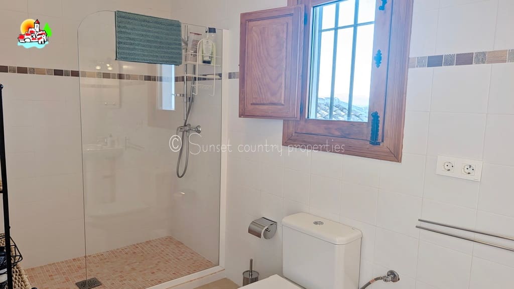 4 sypialnia Finka/Dom wiejski na sprzedaż w Iznajar z basenem garażem - 375 000 € (Ref: 10033314)