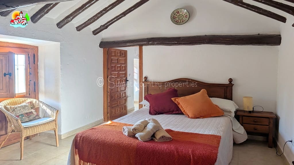 4 sypialnia Finka/Dom wiejski na sprzedaż w Iznajar z basenem garażem - 375 000 € (Ref: 10033314)