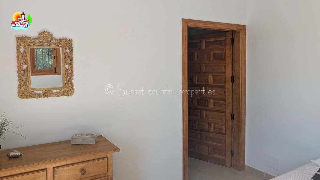 4 sypialnia Finka/Dom wiejski na sprzedaż w Iznajar z basenem garażem - 375 000 € (Ref: 10033314)