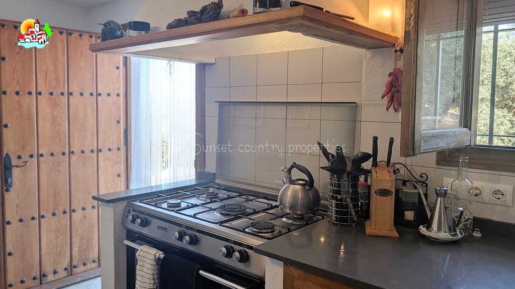 4 sypialnia Finka/Dom wiejski na sprzedaż w Iznajar z basenem garażem - 375 000 € (Ref: 10033314)