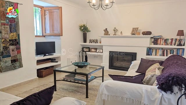 4 sypialnia Finka/Dom wiejski na sprzedaż w Iznájar z basenem garażem - 375 000 € (Ref: 10033314)