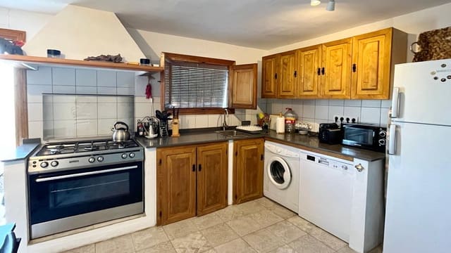4 sypialnia Finka/Dom wiejski na sprzedaż w Iznájar z basenem garażem - 375 000 € (Ref: 10033314)