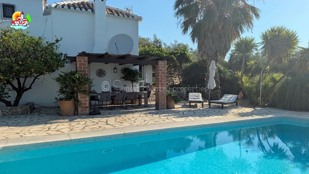 4 sypialnia Finka/Dom wiejski na sprzedaż w Iznajar z basenem garażem - 375 000 € (Ref: 10033314)
