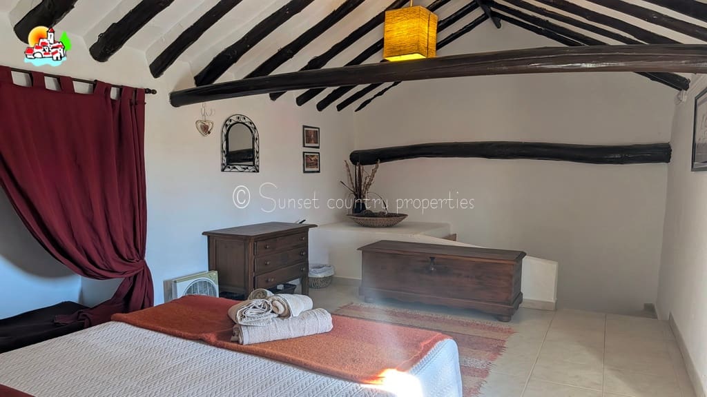 4 sypialnia Finka/Dom wiejski na sprzedaż w Iznajar z basenem garażem - 375 000 € (Ref: 10033314)