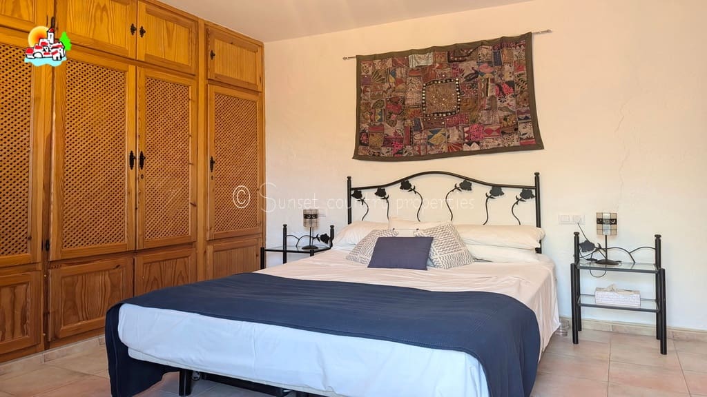 4 sypialnia Finka/Dom wiejski na sprzedaż w Iznajar z basenem garażem - 375 000 € (Ref: 10033314)