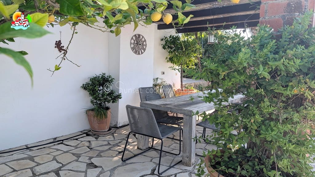 4 sypialnia Finka/Dom wiejski na sprzedaż w Iznajar z basenem garażem - 375 000 € (Ref: 10033314)