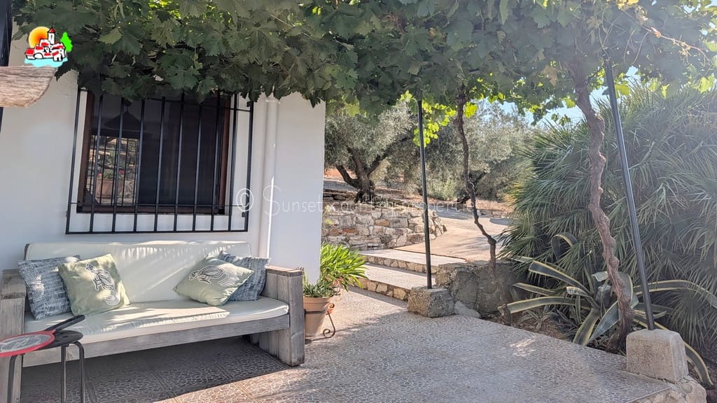 4 sypialnia Finka/Dom wiejski na sprzedaż w Iznajar z basenem garażem - 375 000 € (Ref: 10033314)