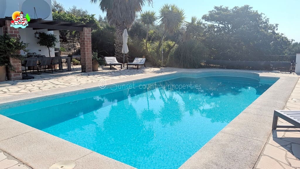 4 sypialnia Finka/Dom wiejski na sprzedaż w Iznajar z basenem garażem - 375 000 € (Ref: 10033314)