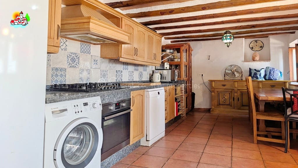 5 sypialnia Finka/Dom wiejski na sprzedaż w Iznajar z basenem garażem - 445 000 € (Ref: 10033339)