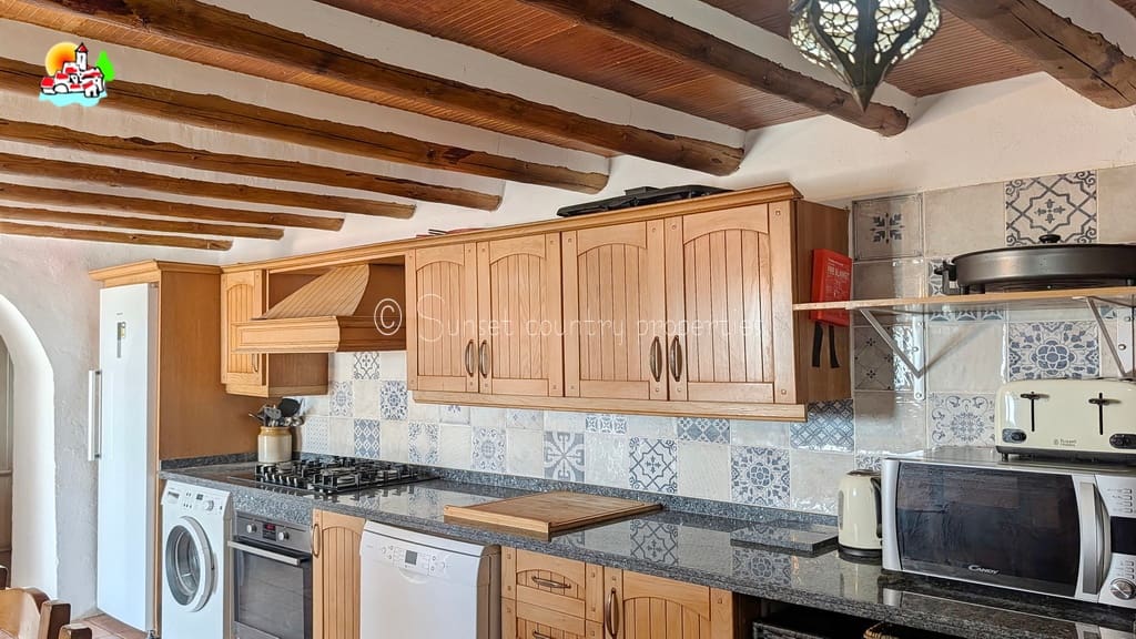 5 sypialnia Finka/Dom wiejski na sprzedaż w Iznajar z basenem garażem - 445 000 € (Ref: 10033339)