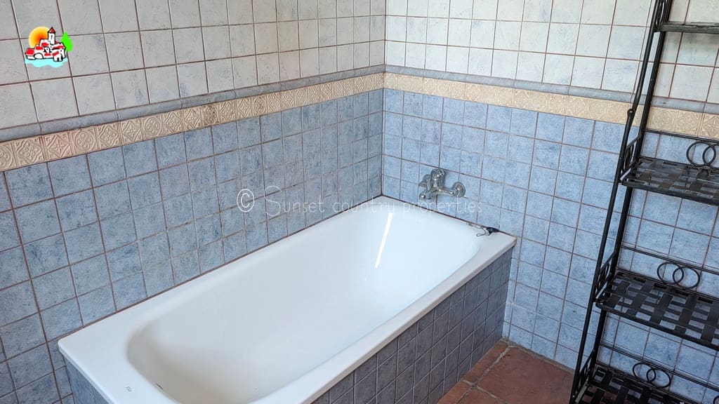 5 sypialnia Finka/Dom wiejski na sprzedaż w Iznajar z basenem garażem - 445 000 € (Ref: 10033339)