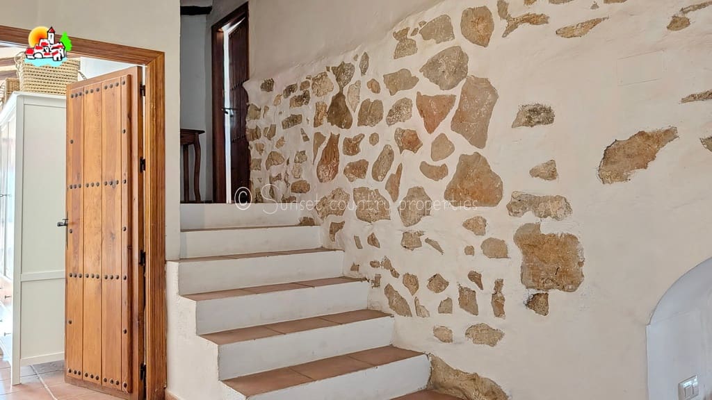 5 sypialnia Finka/Dom wiejski na sprzedaż w Iznajar z basenem garażem - 445 000 € (Ref: 10033339)