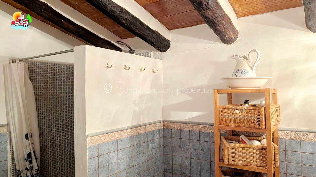 5 sypialnia Finka/Dom wiejski na sprzedaż w Iznajar z basenem garażem - 445 000 € (Ref: 10033339)