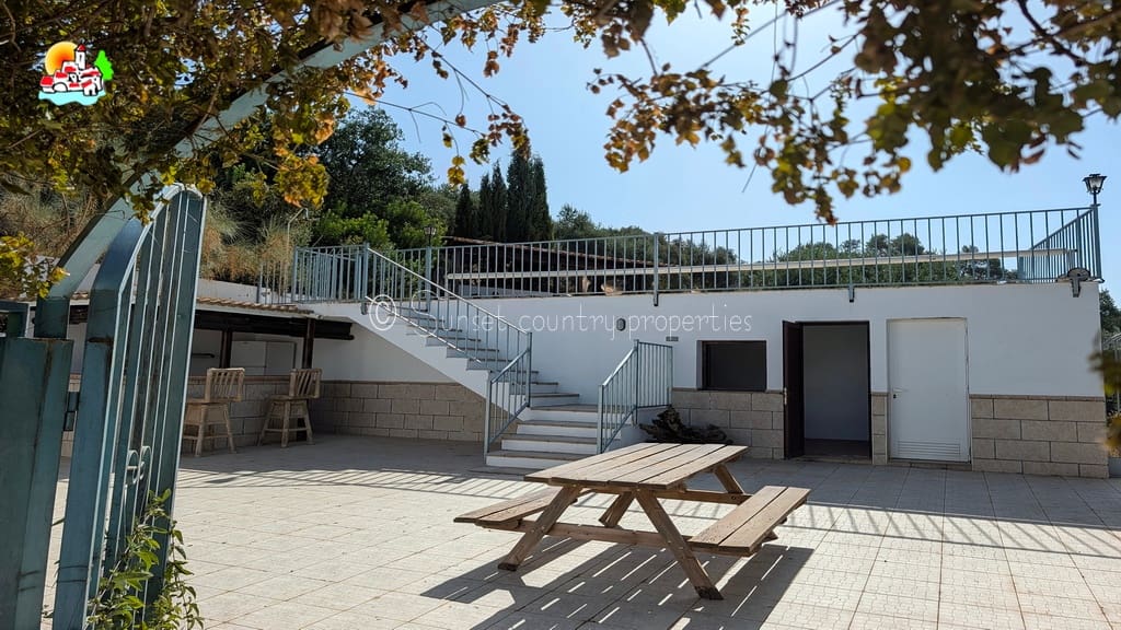 5 sypialnia Finka/Dom wiejski na sprzedaż w Iznajar z basenem garażem - 445 000 € (Ref: 10033339)