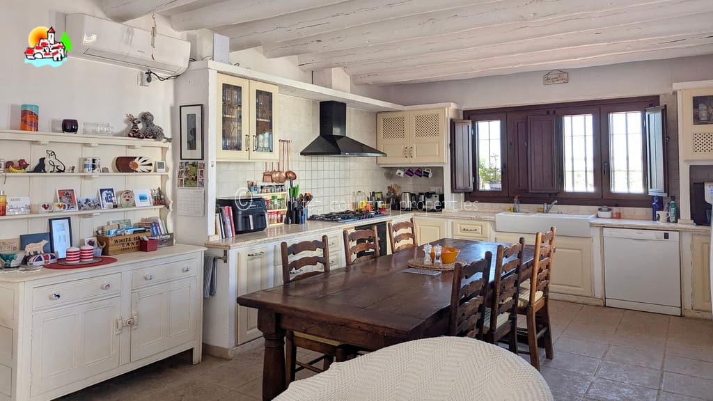 6 sypialnia Finka/Dom wiejski na sprzedaż w Iznajar z basenem - 469 000 € (Ref: 10100999)