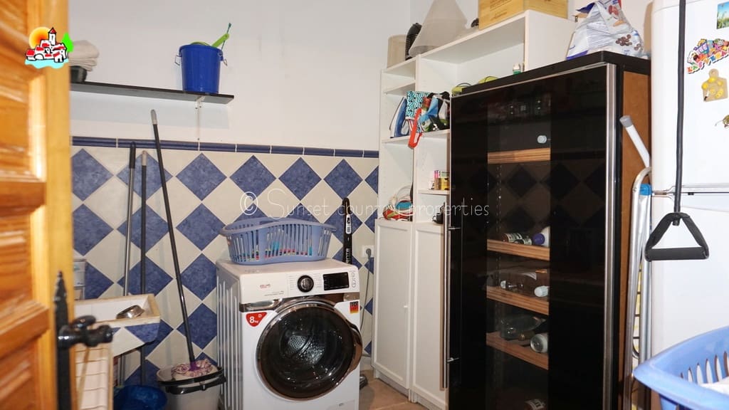 6 sypialnia Finka/Dom wiejski na sprzedaż w Iznajar z basenem - 469 000 € (Ref: 10100999)