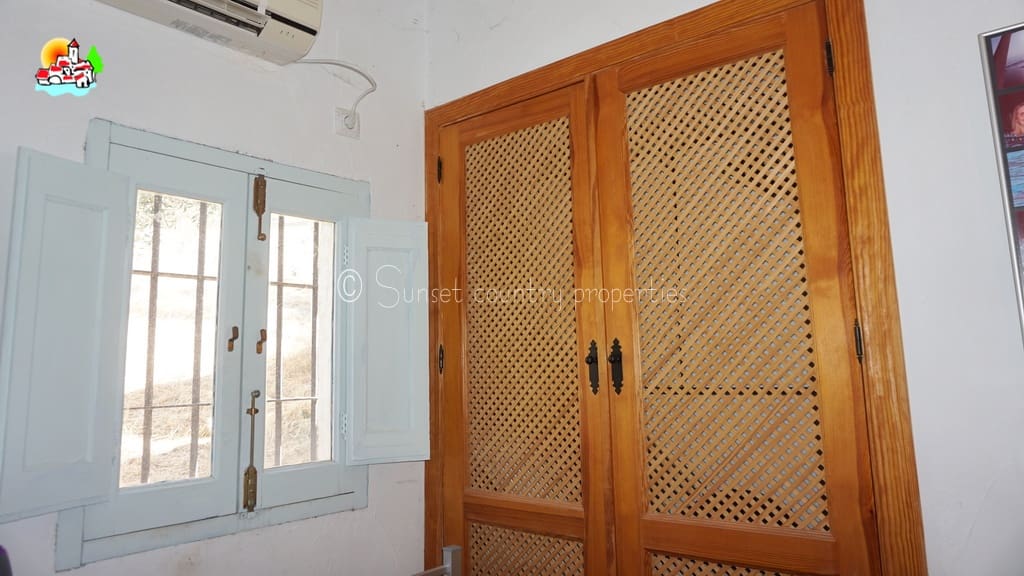 6 sypialnia Finka/Dom wiejski na sprzedaż w Iznajar z basenem - 469 000 € (Ref: 10100999)