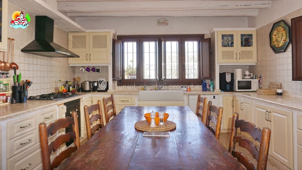 6 sypialnia Finka/Dom wiejski na sprzedaż w Iznajar z basenem - 469 000 € (Ref: 10100999)