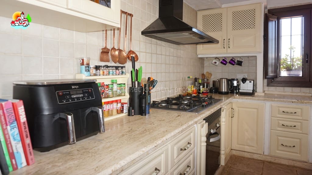 6 sypialnia Finka/Dom wiejski na sprzedaż w Iznajar z basenem - 469 000 € (Ref: 10100999)