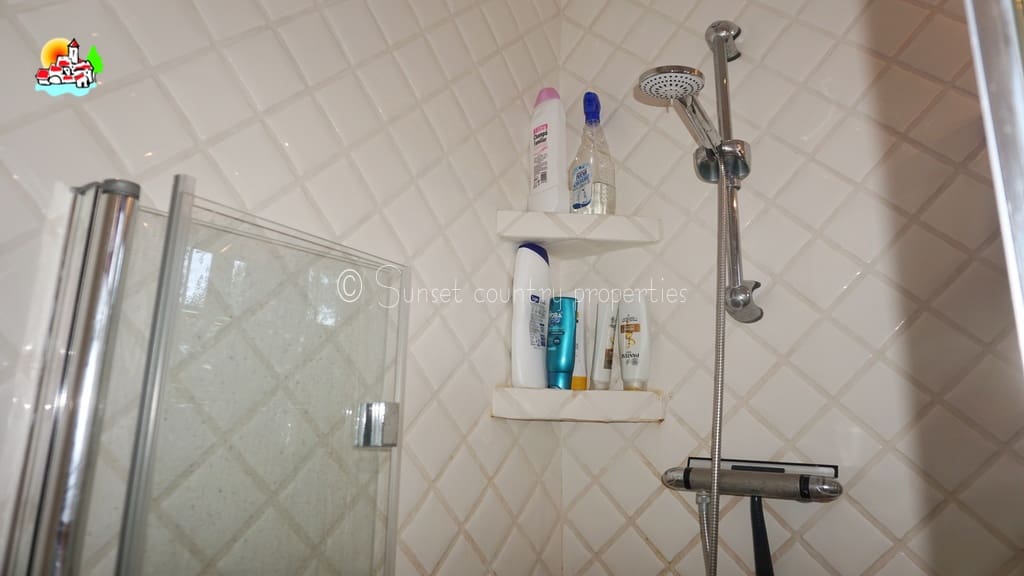 6 sypialnia Finka/Dom wiejski na sprzedaż w Iznajar z basenem - 469 000 € (Ref: 10100999)